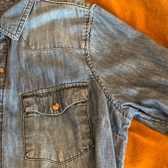 Tie waist chambray shirt; Merona Size Medium - Picture 7 of 10